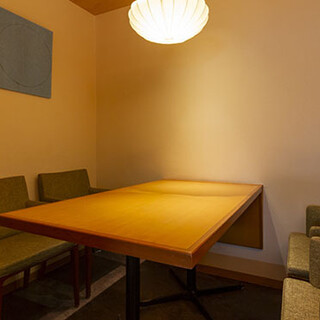 こぢんまりとした大人の隠れ家にて心温まるおもてなしをご提供