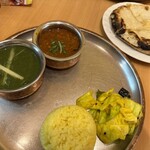 やっぱりインディア - 二色カレーセット(ポークチリキーマ、サグチキン) +チーズクルチャ