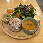 サッカバッカ - 野菜たっぷりバターチキンカレー