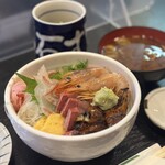 仙石すし 本店 - 特盛特選5色丼、赤だし付き