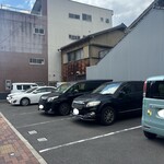 仙石すし - お店の隣の駐車場