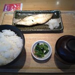 大衆食堂てんぐ大ホール - 銀カレイ定食 1050円 特盛 100円