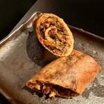 イタリアン チャイナバル村塾 - たっぷり黒毛和牛モモ肉のパリパリ春巻き490円