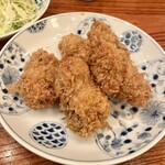 とんかつ河 - 大ぶりな牡蠣5つ