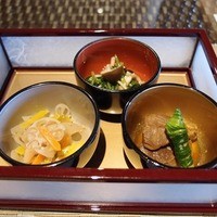 百名伽藍 - 先附は，旬菜三種盛り。