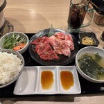 炭火焼き うし - 料理