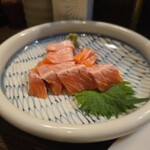 串坊 - ピンピン立ちのサーモン