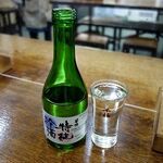 森田食堂 - 「華鳩（はなはと）特純冷酒」（700円）