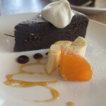 洋食屋 Shii - ガトーショコラ　季節のフルーツを添えて