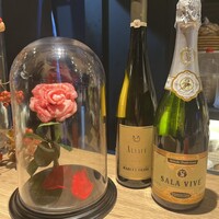 肉寿司 イタリアンバル 閂 心斎橋店 - 美しい1輪の薔薇の花！と思いきや、まさかのお肉で出来た薔薇でした✨うちゅくしい〜✨