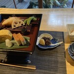 和味の宿　角上楼 - 朝食、三段重ねの器です