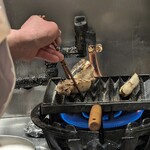 天史朗鮨 - 干物を焼いている所