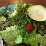 ザ ピンク ウィードカフェ - 色鮮やかな野菜サラダ、オリーブオイルを掛けていただきました