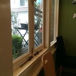 ザ ピンク ウィードカフェ - 席から見た店内風景①