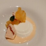 LA COMBE - パンナコッタ？アーモンド入りアイスケーキ？お酒入りシロップに漬けたパイナップル。。だったかな。。