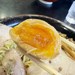 五衛門 - 半熟煮玉子は黄身がトロトロで美味しい♪