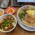 大島ラーメン あづまや - 生姜醤油ラーメン880円とチャーシューメシランチ250円