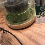 スターバックス ティバーナストア 銀座マロニエ通り店 - 石臼の蓋を開けると、良い香りが。