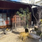 あひる菓子店 - 晴れた朝のお庭は気持ちいい