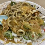 麺処 盛盛 - 画像は汚くなりますが、汁なしカレーそばを混ぜ合わせて　美味い！