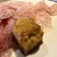 前芝料理店 - ボルピー社プロジュート・12ヶ月　熟成生ハム
                玉葱のキッシュ