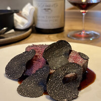 前芝料理店 - 宮崎坂元牛クリ 炭火焼き 黒トリュフを5gトッピング
                ドストライク、このボリュームに思わず笑顔に。
                肩から前足上部のクリ、こんなにも旨みがあるとは！
                シェフの肉への拘りを感じずにはいられませんね♪
