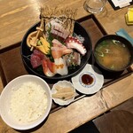 うめだ商店 - 刺身定食　全景