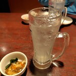 287585736 - ガツンと塩レモンサワー＋お通しの写真(^^)