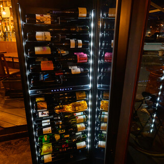 東京最大級の品揃え!約200種類のボトル用意してます