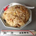 鵬来 - 出前の炒飯(大)。