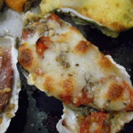フィッシャーマンズマーケットオイスターバー - 焼き牡蠣のマリナーラ