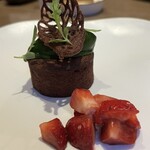 ラチュレ - フォンダンショコラに春菊アイスと苺