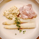 La Bottega - イタリア産ホワイトアスパラ タルタルと生ハム添え