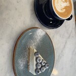 カフェ ザ サン リブズ ヒア - 