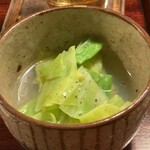 祇園ろはん - 突き出し！蛤の出汁で炊いた春キャベツ　美味しい◎