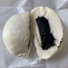 ブタまんズ - 黒ごまあんまん