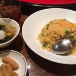 榮林 - スープと大根の搾菜がつきました。