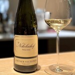 マンサルヴァ - いつもはシャブリを合わせていた牡蠣には、グリューナー・ヴェルトリーナーを。
      もちろん、ミネラリー。旨味塩味、果実味が思ったよりも多層なので、あの牡蠣前菜の複雑さも受け止めます。