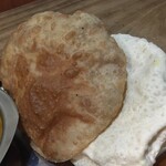 南インド料理 レジナ - プーリーとパパド