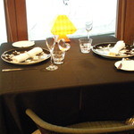 レザンファン ギャテ - カウンタ席の後ろにも席があります