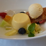 箱根ハイランドホテル　ラ・フォーレ - プディングマンゴーとフルーツのスープ