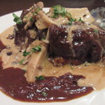 ジュイップ - 牛ほほ肉の赤ワイン煮込み