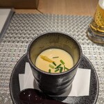 汐 - 茶碗蒸し、下にはふぐの白子