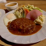 ウッドハウス - 料理写真:日替ランチ(ハンバーグセット)