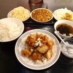 永楽 - 油淋鶏定食850円（ランチは、炒飯、麻婆豆腐ほか、食べ放題）