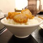 永楽 - 油淋鶏定食850円（ランチは、炒飯、麻婆豆腐ほか、食べ放題）
