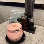 287633603 - 卓上の調味料