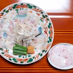 よし町 - 2025.2 大津港産9.5kgメス天然トラフグ9日熟成てっさとてっぴ｜当日〆3.0kg天然トラフグ生白子