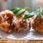 よし町 - 2025.2 トラフグ唐揚げ（写真左から、くちびる、しっぽ、くちびるより上部うぐいす）