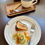 バルバルキッチンアメリ - 炙りバスクチーズケーキ(¥580)
      ホットコーヒー(¥400)   計¥980